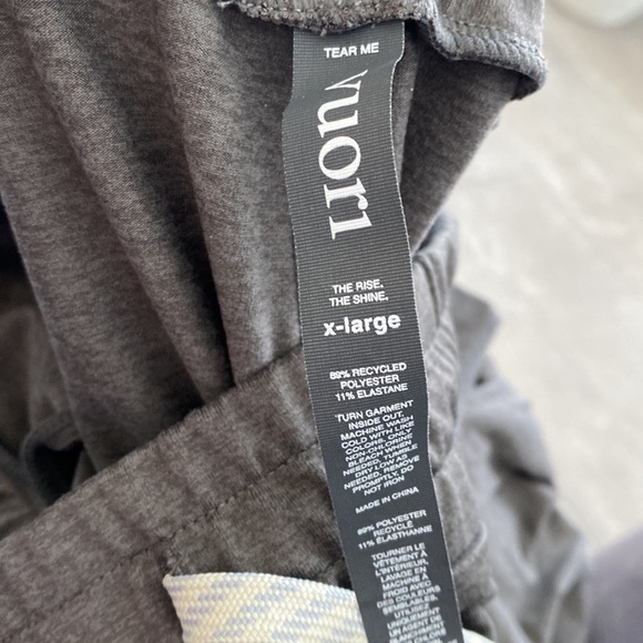 Vuori NWOT performance joggers - Picture 5 of 8
